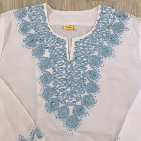 NWOT Gorgeous Blouse - Picture 4 of 4